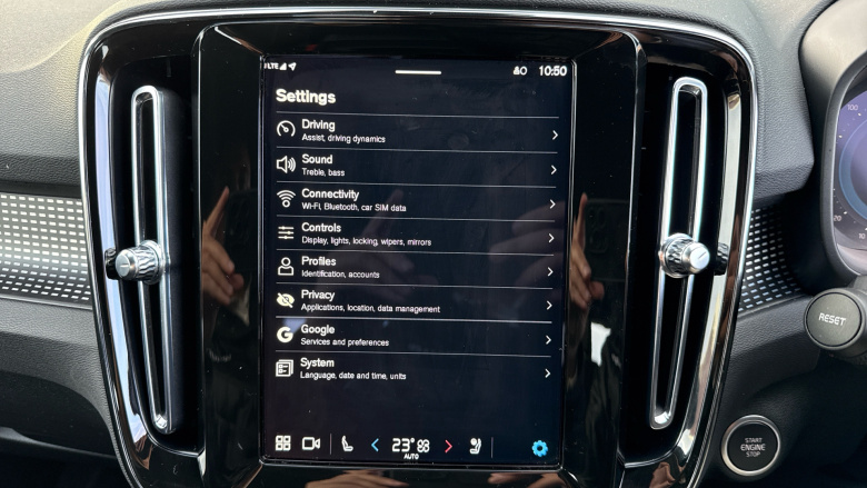 Volvo XC40 2.0 B3P Plus Dark 5dr Auto Petrol Estate